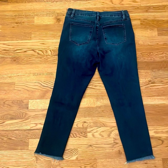 Curvy High Rise Ankle Jeans - Picture 5 of 8